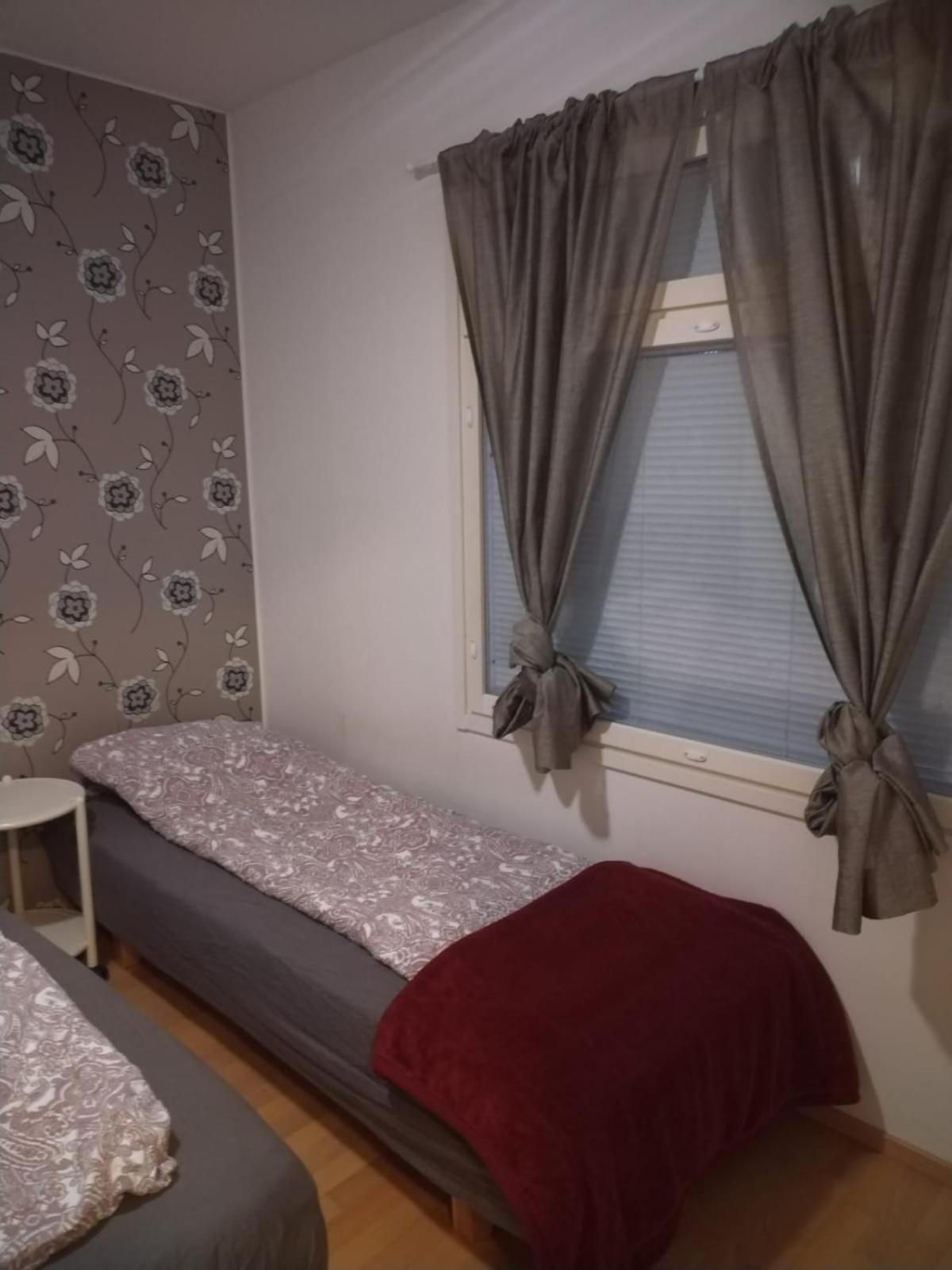 55 Nelioeinen Tilava Rivitalokaksio, 1-4Hloe, Taeydellinen Keittioe, Uudet Kodinkoneet, Laadukas Sauna, Tv, Netflix, Wifi, Kuivaava Pyykinpesukone, Itsekirjautuminen 24H, Avainsaeiloeboxi Koodilla Seinäjoki Buitenkant foto
